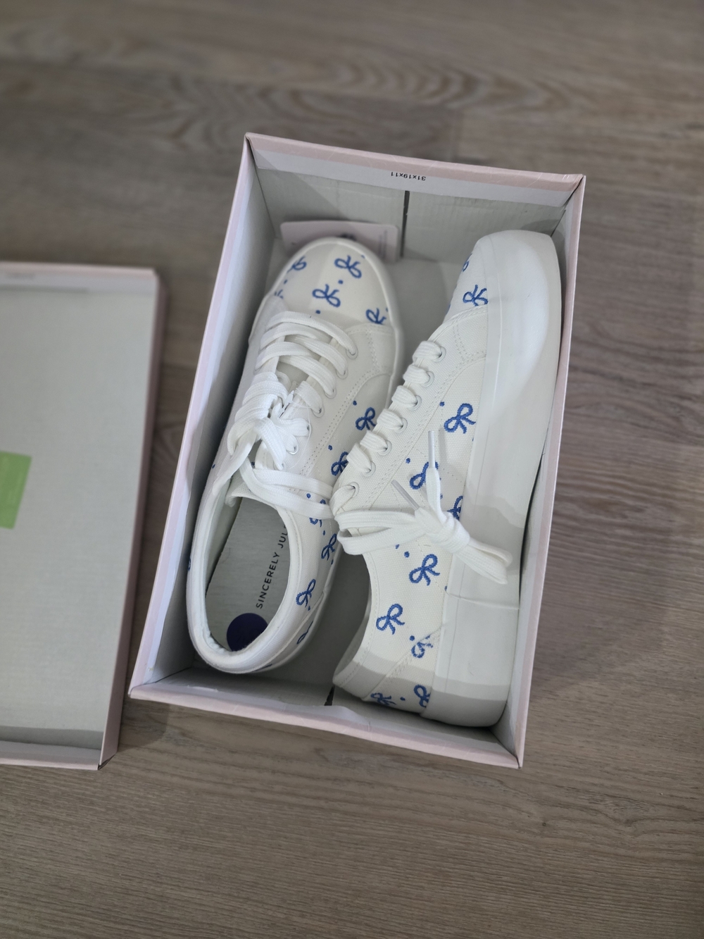 Sincerely Jules White Sneakers with Blue Bow Accents 8.5 - Picture 2 of 8
